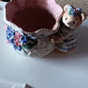 VINTAGE 1993 FITZ AND FLOYD TEDDY BEAR WITH BASKET. HANDPAINTED.